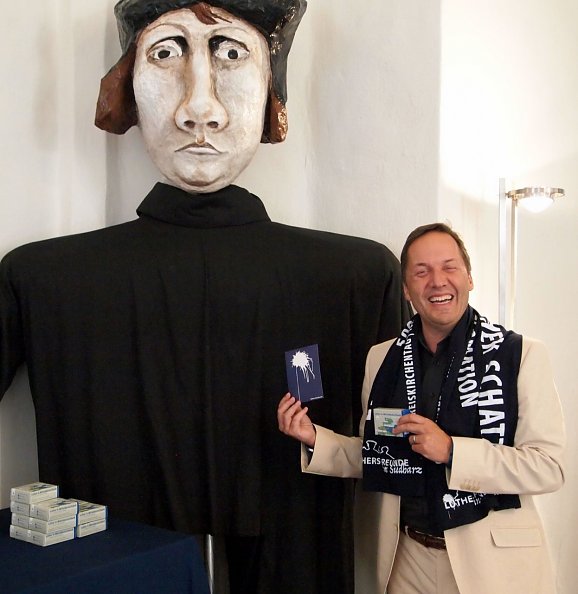 Das letzte Mal hat uns Willi Wild, der Chefredakteur von Glaube + Heimat, in Wittenberg besucht. Dieses Mal kam er direkt von der Landessynode zu uns Das letzte Mal hat uns Willi Wild, der Chefredakteur von Glaube + Heimat, in Wittenberg besucht. Dieses Mal kam er direkt von der Landessynode zu uns