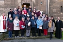 Die neuen anwesenden Gemeindekirchenr&auml;te + Laurid Bauerhin (ehemals) und einem schmunzelnd reingeschummelten Norbert Patzelt in der Kirchent&uuml;r (R. Englert)