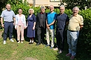  Michael Görk, Anett Thoms, Christiane Dieckmann, Landesbischof Friedrich Kramer, Dirk Rzepsus, Niels Weißenborn und Superintendent Andreas Schwarze im Garten des Suchthilfezentrums in Nordhausen (R. Englert)