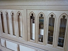 Gehäuse mit imitierten gotischen Spitzbogenfenstern (Foto: MK)