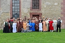 ein Gruppenbild der Mitwirkenden (bis auf die, die noch in der Kirche waren) (Foto: Katharina Ottomann)