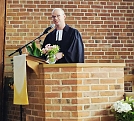 Vikar David Israel predigt (Foto: R. Englert)