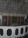 So stand die Werner-Orgel seit dem letzten Jahr in der Kirche, als die Blumenbilder freigelegt wurden (Foto: Neubert)