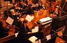 Viola Kremzow mit Orchester und alle lauschen gebannt (Foto: R. Englert)