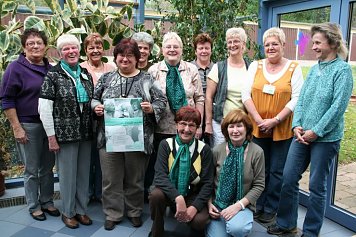 Elke Landsiedel (links) und die „Grünen Damen“ aus Bleicherode verschenken seit fünf Jahren Zeit.  (Foto: Sylvia Spehr)