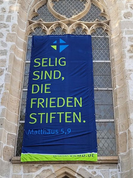 Neues Banner an der Blasiikirche  (Foto: W.-J. von Biela)