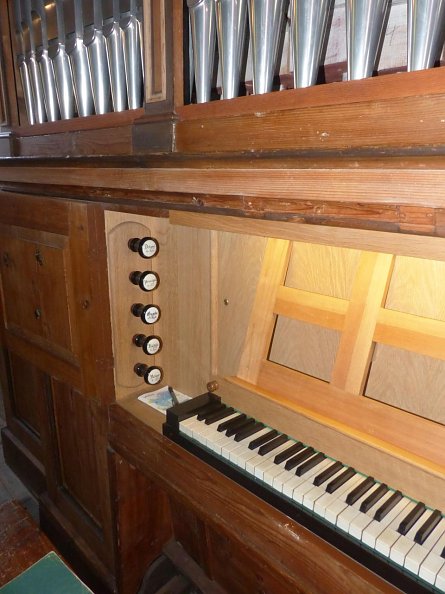 Spieltisch der Holland-Orgel (Foto: Norbert Patzelt)