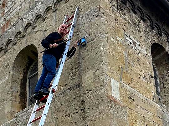 beim Richten des Gnomon (Foto: Dirk Redieske)