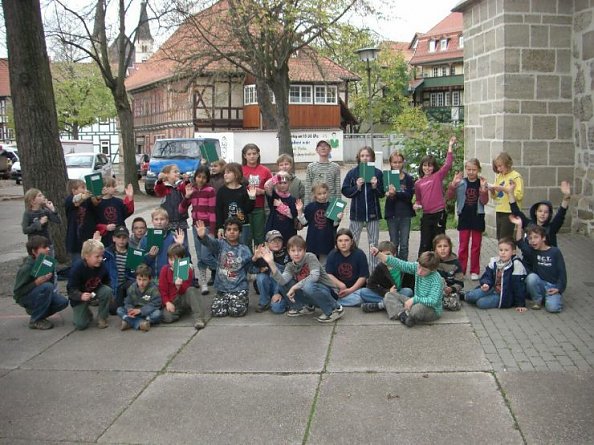 Gruppenphote auf dem Kirchplatz (Foto: Tuschy)